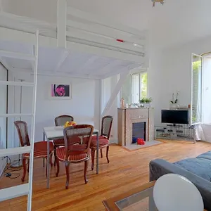 Charming Bright Studio In Luxurious 16th Appartement